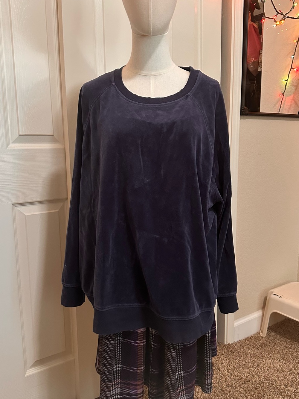 Ava & Viv Navy Velvet Crewneck Sweatshirt